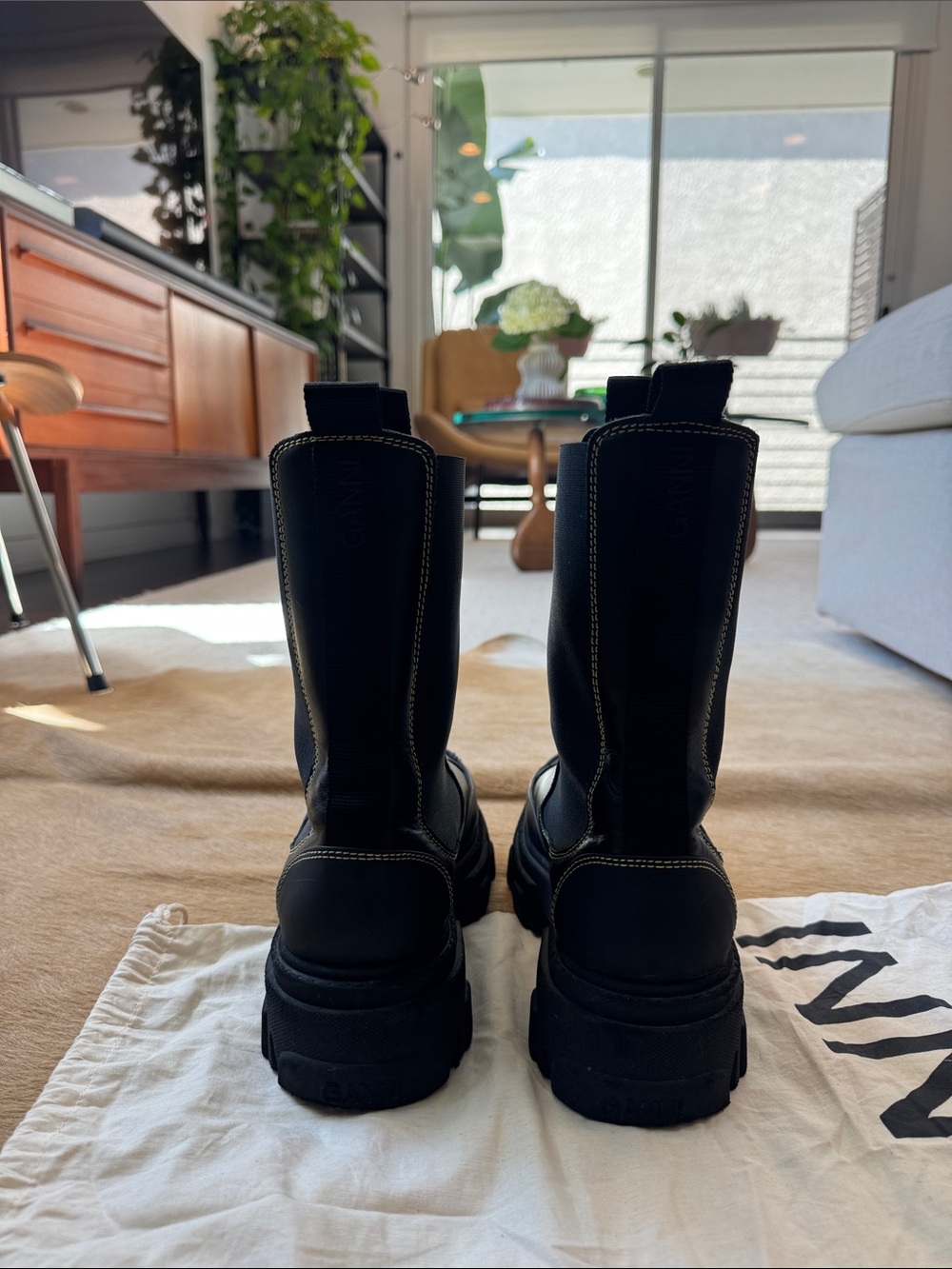 Ganni Black Leather Chunky Chelsea Boots with Contrast Stitching - 41 - Picture 4 of 8